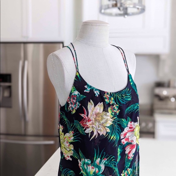 Beautiful dress with round neck and thin straps with fluid fabric and lined - Picture 9 of 10